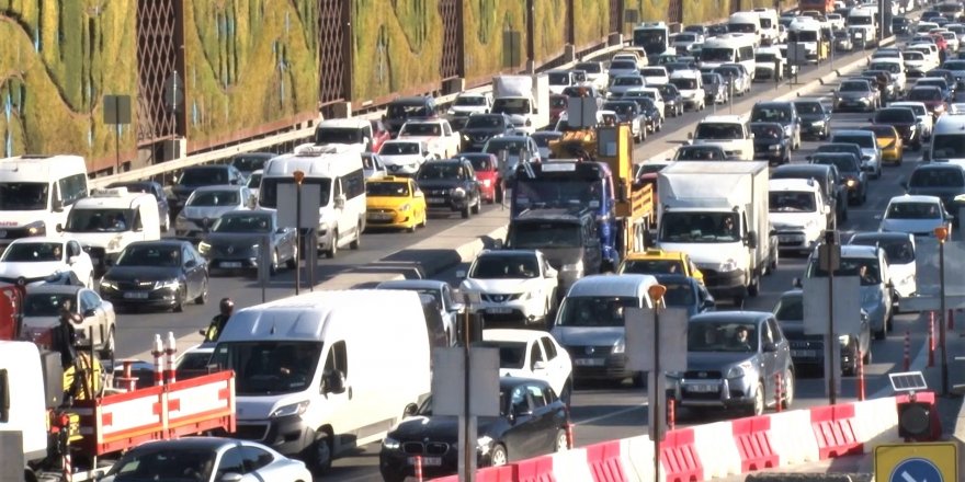 Maltepe’de bitmeyen yol çalışması trafik çilesini ikiye katladı