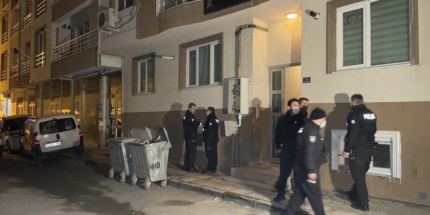 Bursa’da aile faciası: Annesini bıçaklayarak öldürüp, üvey kardeşini de ağır yaraladı