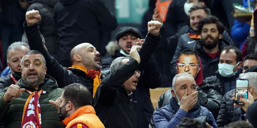 Galatasaray taraftarından yönetime protesto