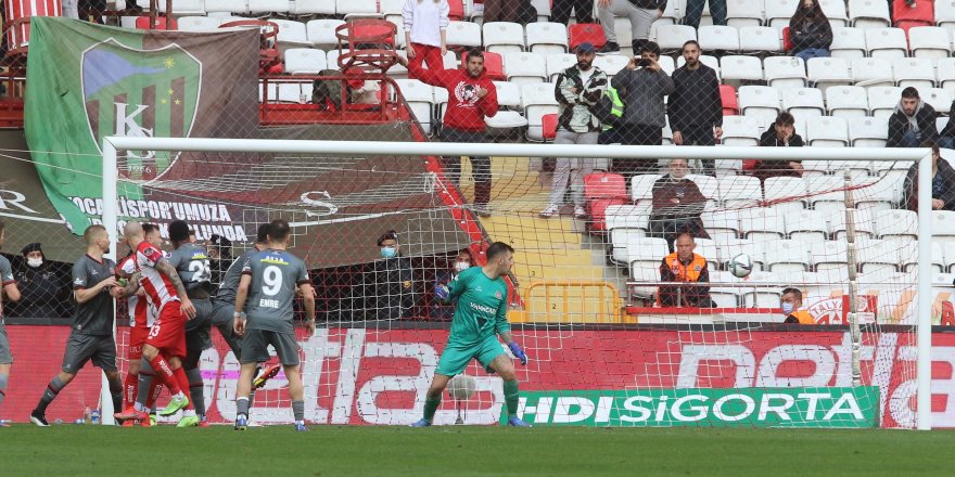 Antalyaspor: 3 - Fatih Karagümrük: 0