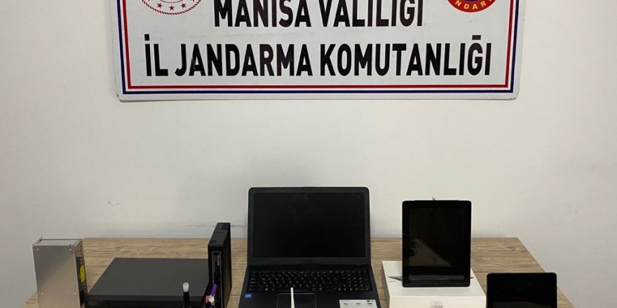 Manisa’da okuldan hırsızlık yapan 4 şüpheli yakalandı