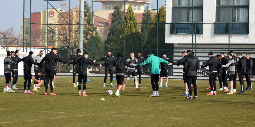 Manisa FK, RH Bandırmaspor'a konuk oluyor