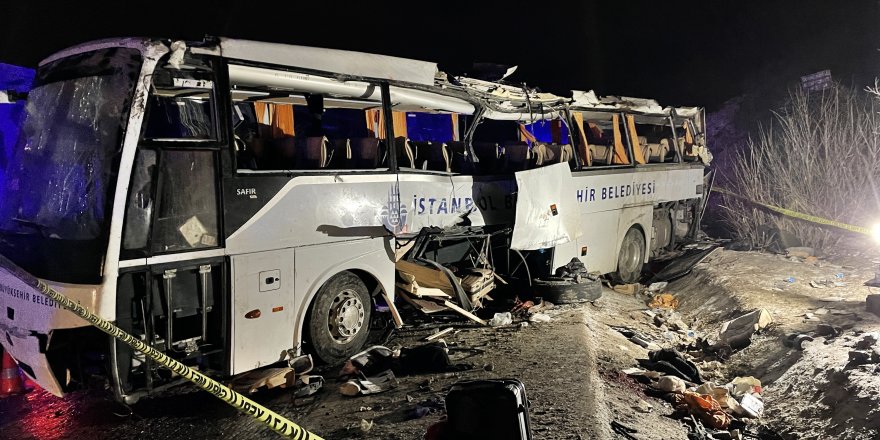 Cenaze yakınlarını taşıyan yolcu otobüsü devrildi: 2 ölü, 27 yaralı