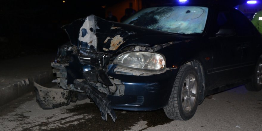 Kontrolden çıkan otomobil elektrik direğine çarptı: 1'i çocuk 3 yaralı