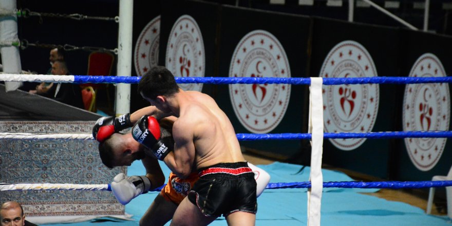 Büyükler Profesyonel Kick Boks Türkiye Şampiyonası Kocaeli’de başladı