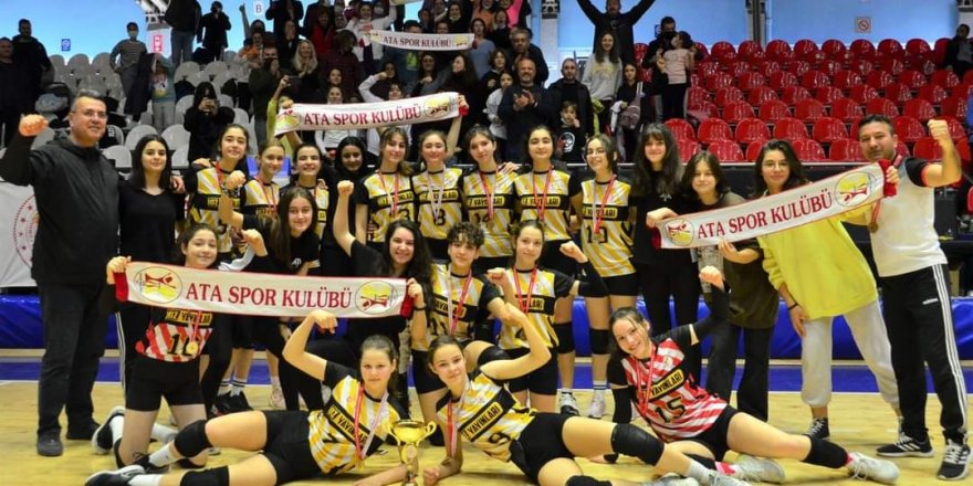 Ataspor voleybolda Manisa şampiyonu oldu