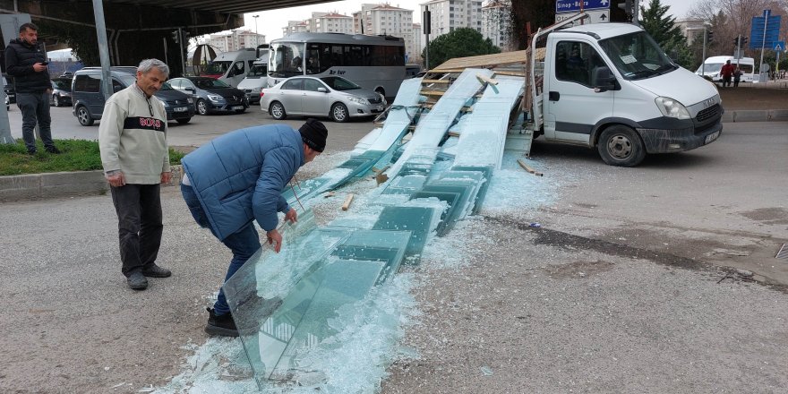 115 bin liralık duşakabin camı araçtan yola savrulup kırılınca üzüntüsünden ağladı