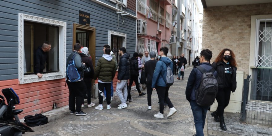 Kuşadası’nda liselilerin meydan kavgası kanlı bitti