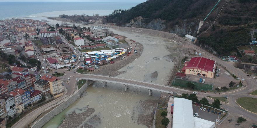 Ayancık’ta sel yaraları sarılıyor