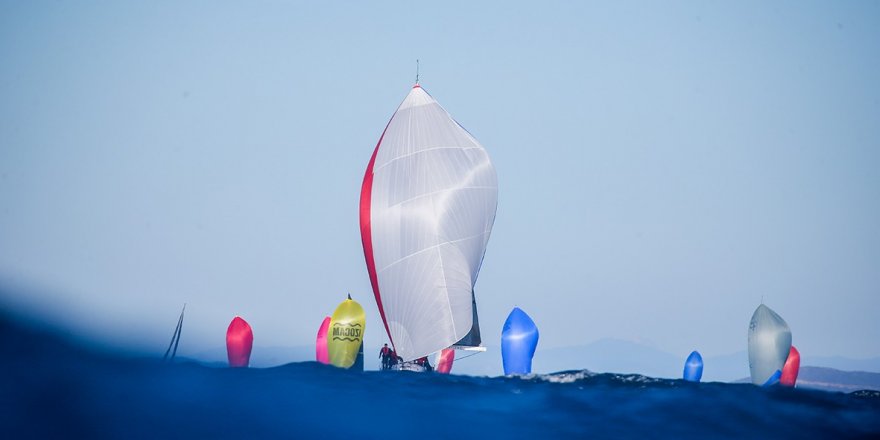 EAYK-Çeşme Marina Kış Trofesi Yarışları hız kesmeden sürüyor