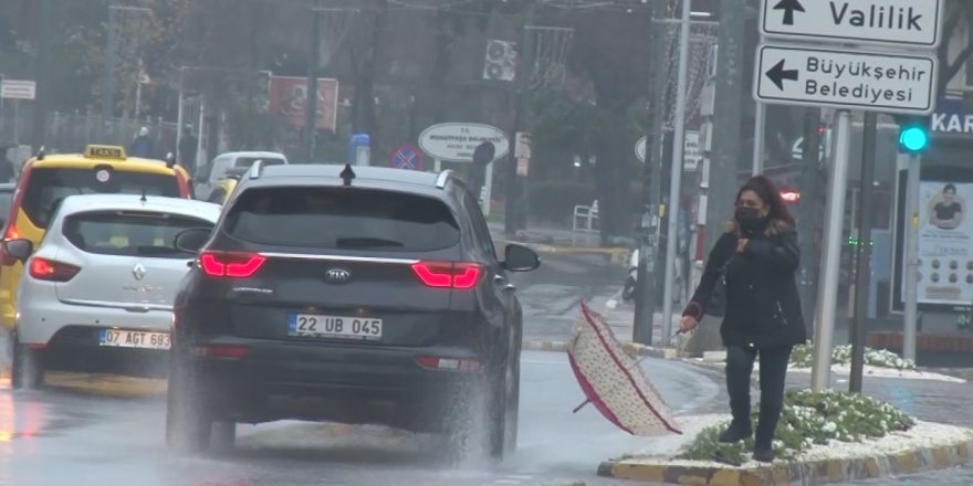 Antalya'da sağanak yağış