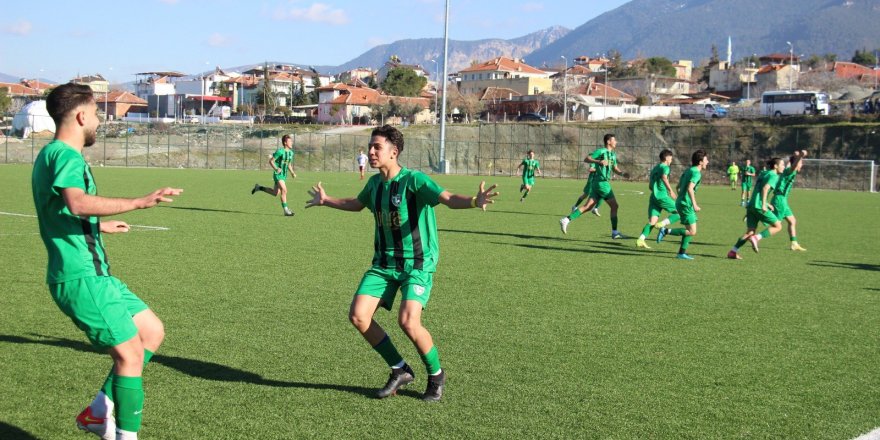 Denizlispor’un gençleri erteleme maçlarında Menemen engelini rahat geçti