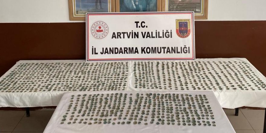 Yol kontrolünde durdurulan otomobilden Bizans dönemine ait bin 396 sikke çıktı