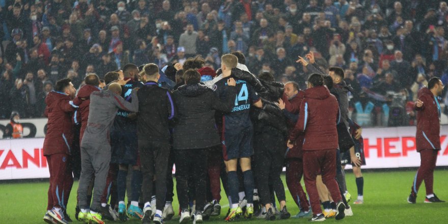 Trabzonspor'u zirvede tutan geri dönüşler