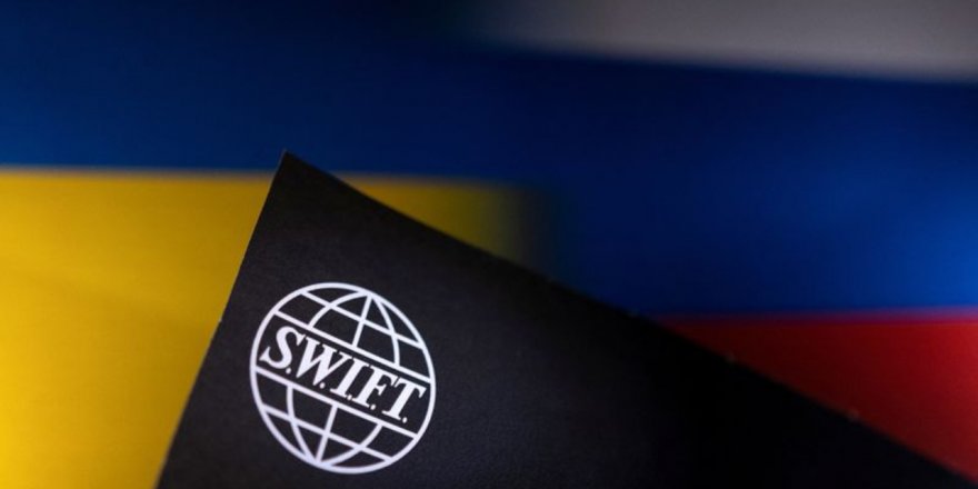 SWIFT, bazı Rus bankalarını hedef alan Batı yaptırımlarına uymaya hazırlanıyor