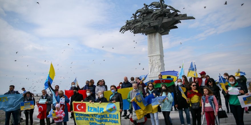 İzmir'de yaşayan Ukraynalılar, Rusya'nın saldırısını kınadı