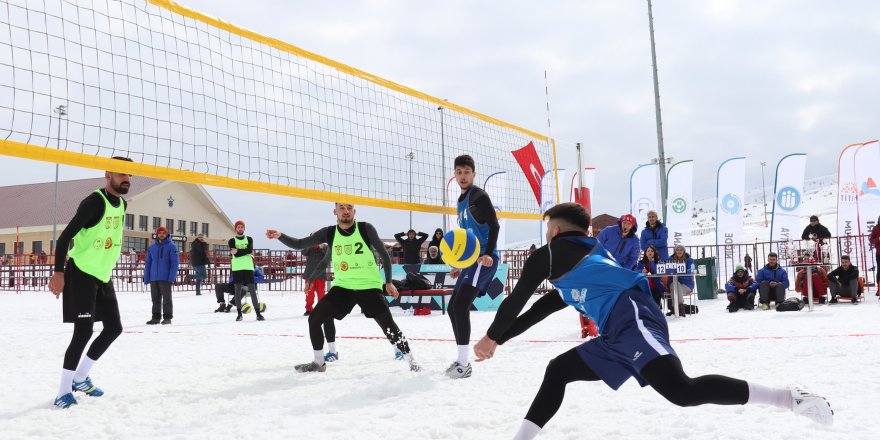 Kar voleybolu heyecanı sona erdi