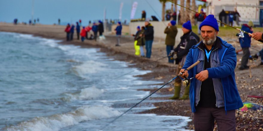 Mavi bayraklı Ağapark’ta oltalar yarıştı