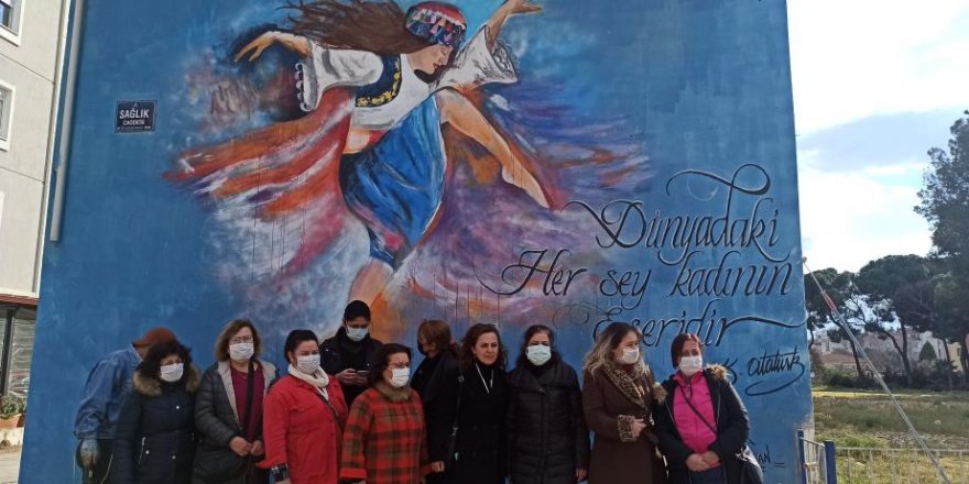 Ödemişli kadınlar 'Kadın Efe’yi boyadılar