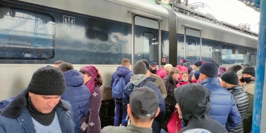 Kiev'i terk etmek isteyen halk tren istasyonlarında izdihama neden oldu