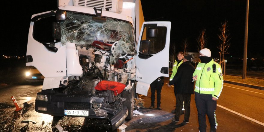 Kazada kabini hurdaya dönen kamyon sürücüsü ağır yaralandı