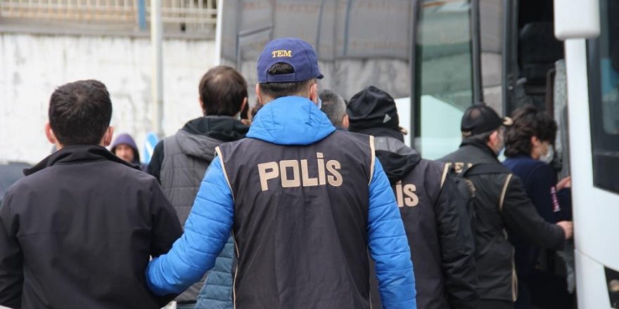 İzmir'de FETÖ operasyonu: 12 tutuklama
