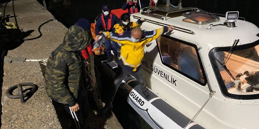 Teknede rahatsızlanan vatandaşın yardımına Sahil Güvenlik ekipleri yetişti