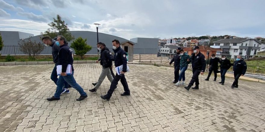 İzmir’de hırsızlar, evde uyuşturucu maddesi kullanırken kıskıvrak yakalandı