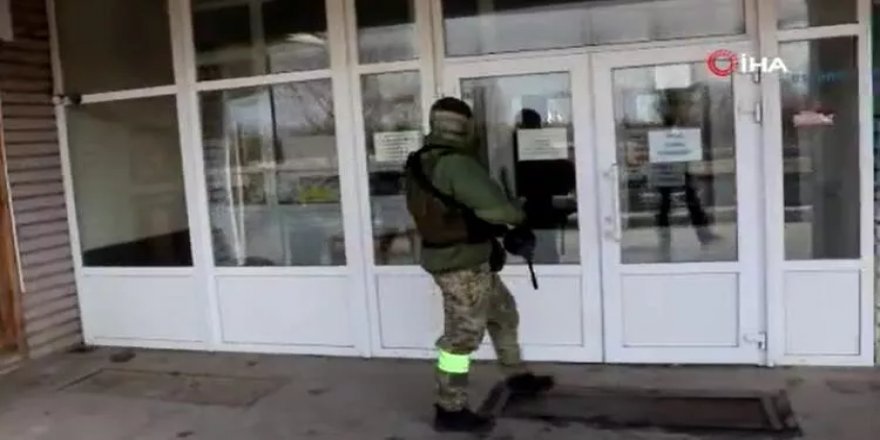 Rus askerleri, Ukrayna'daki televizyon kanallarını ve radyoları ele geçirmeye başladı