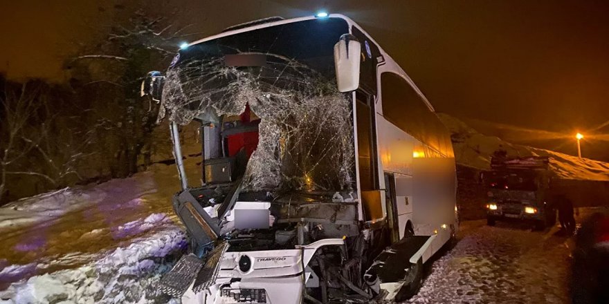 Buzda kayan otobüste faciadan dönüldü: 25 yolcu kazayı yara almadan atlattı