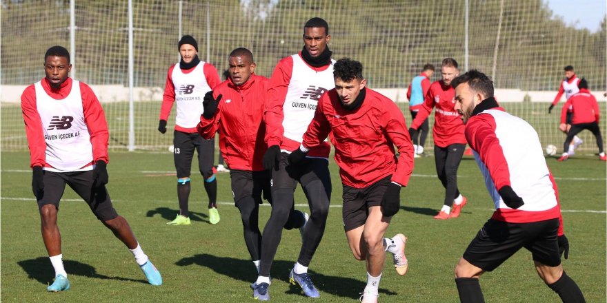 Antalyaspor'dan, Başakşehir maçına erteleme talebi