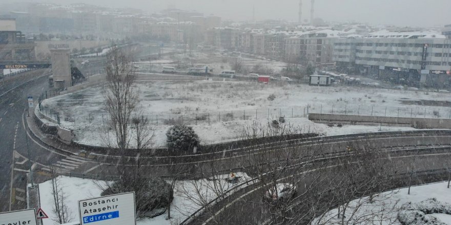 İstanbul’da yeniden başlayan kar yağışı havadan görüntülendi