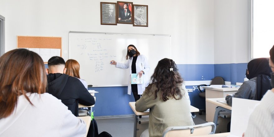 Bayraklı Belediyesi Sosyal Etkinlik Merkezinde kayıtlar başladı