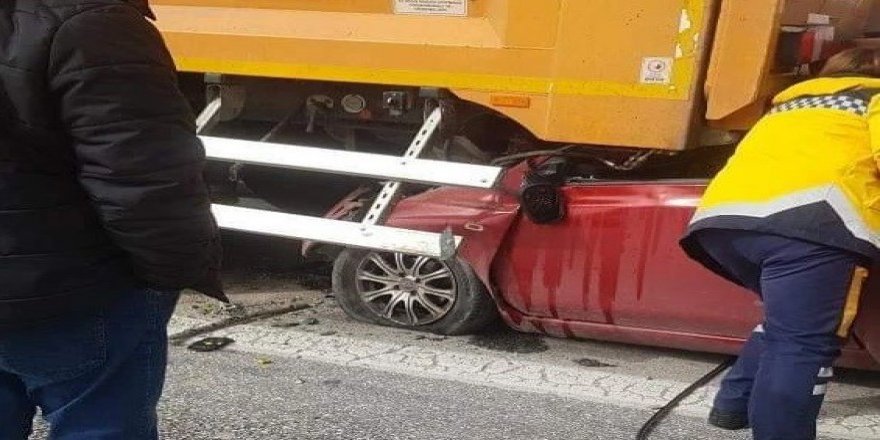 İzmir'de korkunç kaza: Emniyet şeridindeki tıra ok gibi saplandı