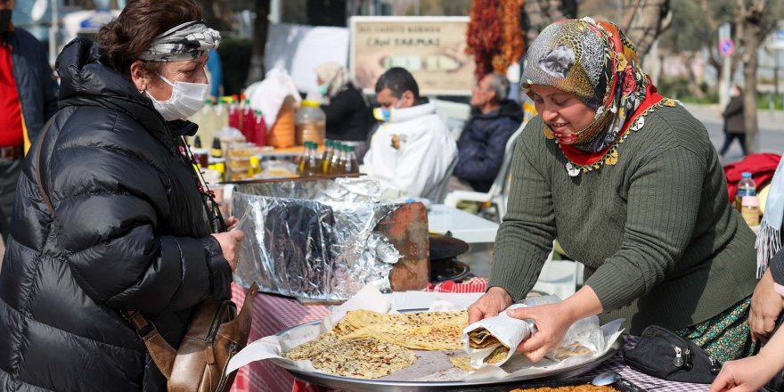 Buca’da kadınlar üretiyor, tüketicinin yüzü gülüyor