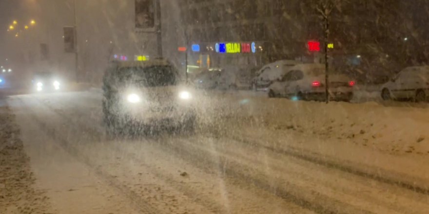 Yoğun kar yağışı devam ediyor