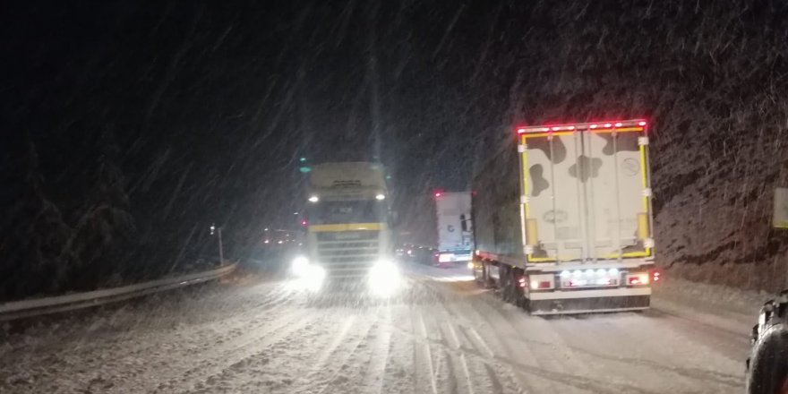 Antalya-Konya karayolu yoğun kar, tipi ve buzlanma nedeniyle tırların geçişine kapatıldı