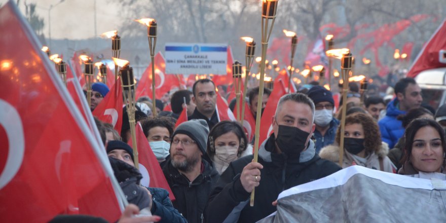 Çanakkale'de fener alayı