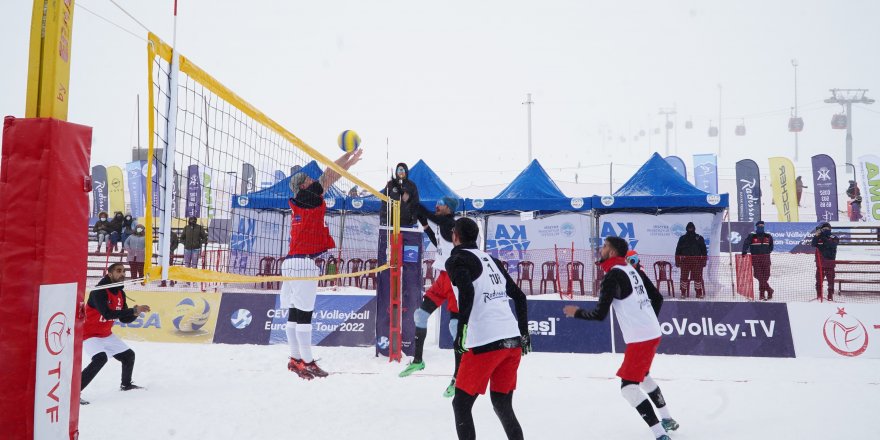 Kar Voleybolu Avrupa Kupası heyecanı Erciyes'te başladı