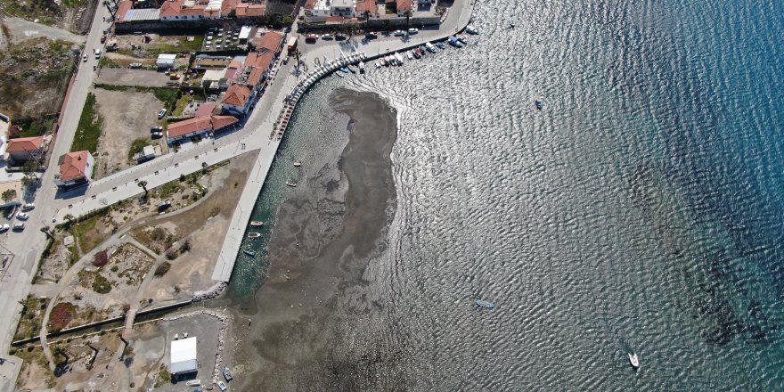 İzmir’de korkutan görüntü: Çekilen deniz havadan görüntülendi