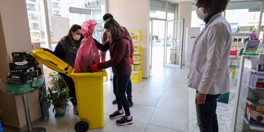 Buca'da atık ilaçların toplanması için hazırlanan proje ilgi gördü