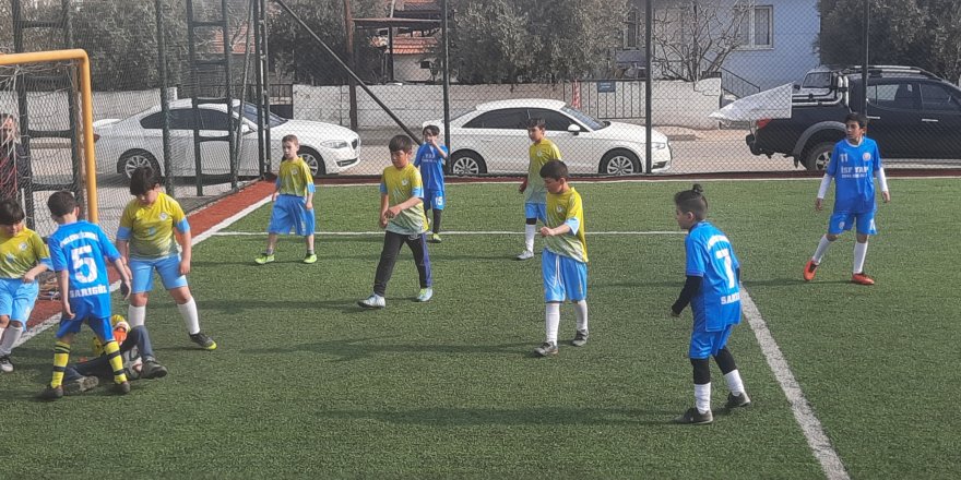 Sarıgöl'de okullar arası futbol turnuvası başladı