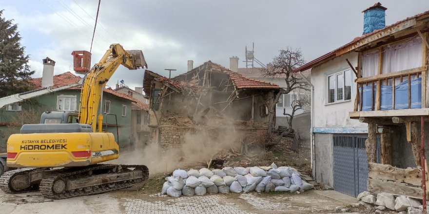 Kütahya'da yıkılmaya ve çökmeye meyilli 285 yapı ortadan kaldırıldı