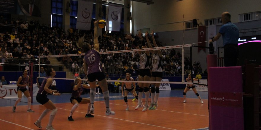 Aydın Büyükşehir Belediyespor: 0 - Vakıfbank: 3