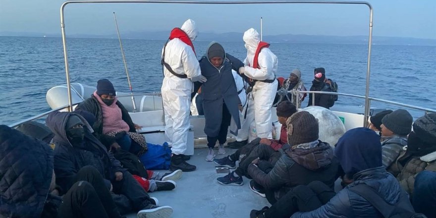 Ayvalık açıklarında 30 düzensiz göçmen kurtarıldı