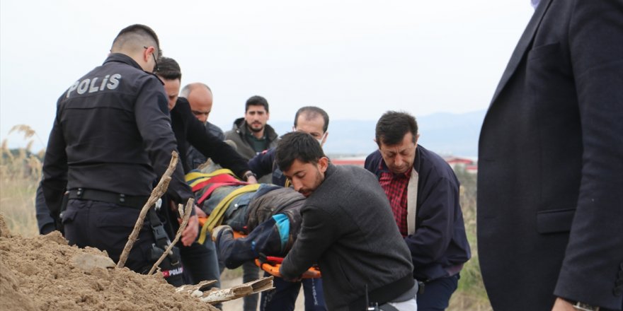 Manisa'da altyapı kazısı sırasında göçük altında kalan 2 işçi kurtarıldı