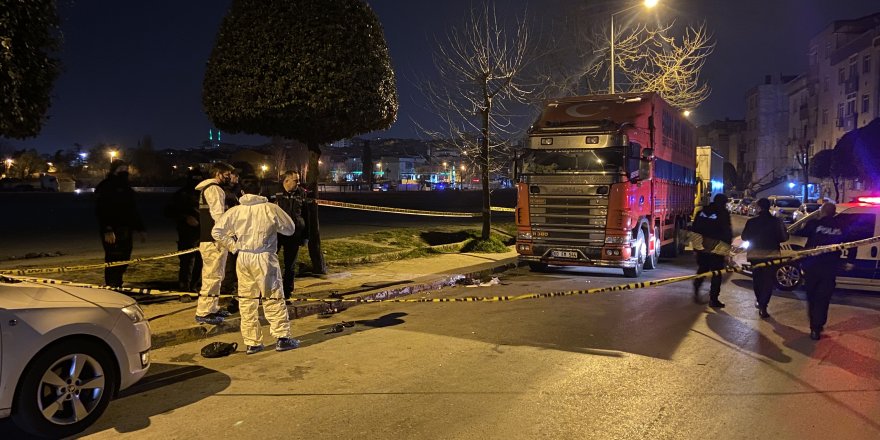 Bağcılar'da dehşet: Sokak ortasında komşusunu öldüren şahıs, evinde eşini de öldürdükten sonra intihar etti