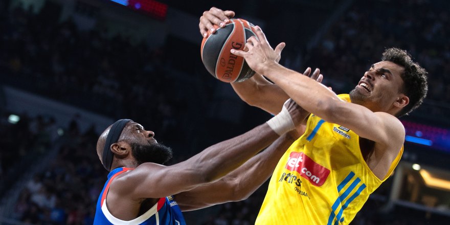 Anadolu Efes: 87 - ALBA Berlin: 77