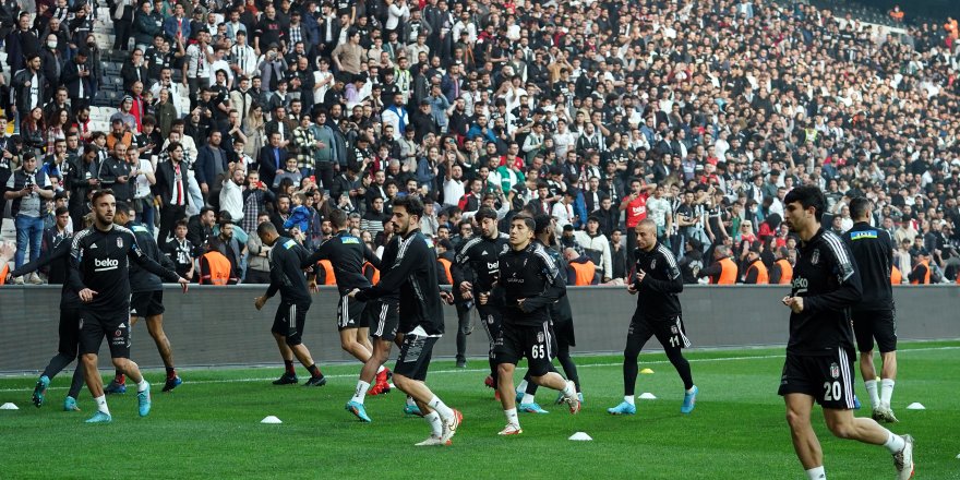 Beşiktaş, taraftarları önünde çalıştı