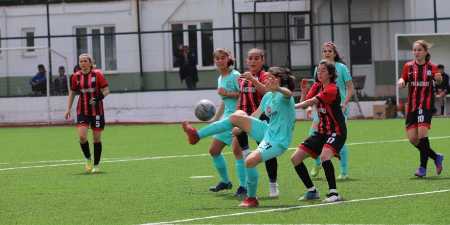 Horozkentspor, Afyon'u 8 golle geçti